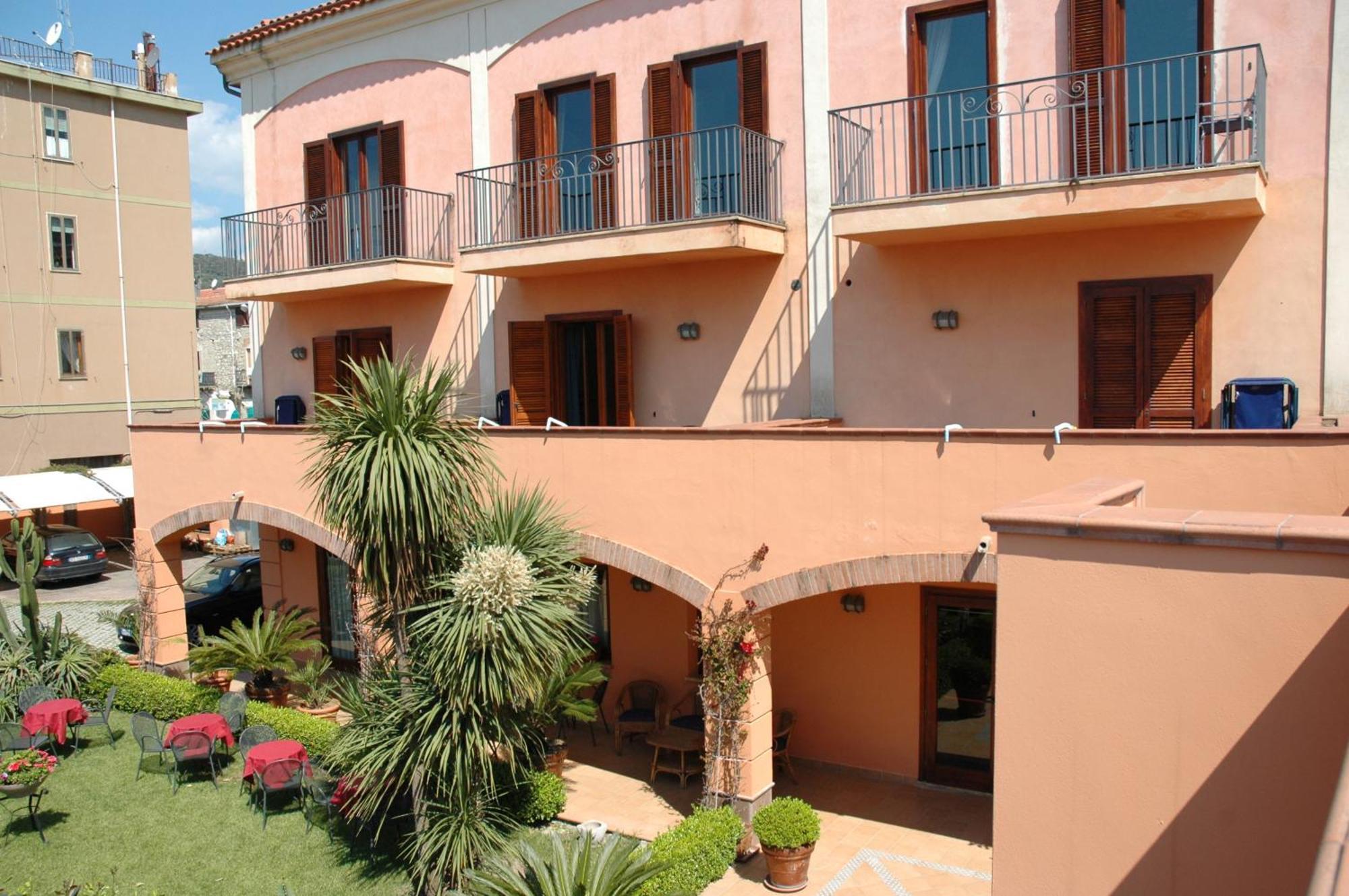 Hotel Locanda Dei Trecento 사프리 외부 사진